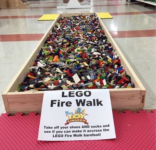 Lego fire walk, op lego gaan staan, over lego lopen